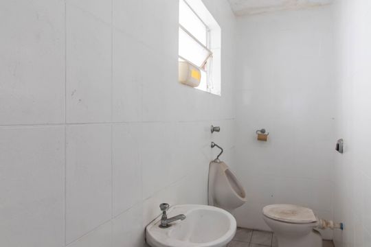 Banheiro de casa para alugar com 1 quarto, 350m² em Jardim Cocaia, Guarulhos