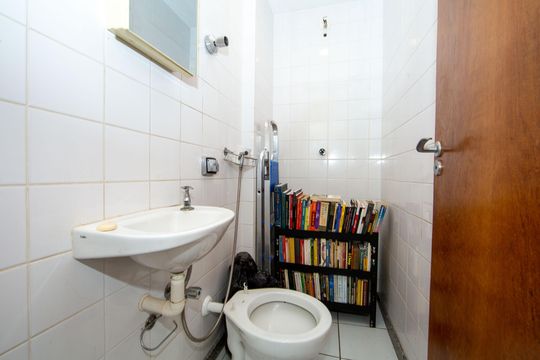 BANHO DE EMPREGADA de apartamento à venda com 4 quartos, 156m² em Buritis, Belo Horizonte