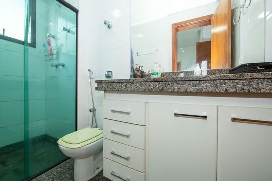 BANHEIRO1 de apartamento à venda com 4 quartos, 156m² em Buritis, Belo Horizonte