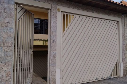 Fachada de casa à venda com 4 quartos, 280m² em Jardim Pedro José Nunes, São Paulo