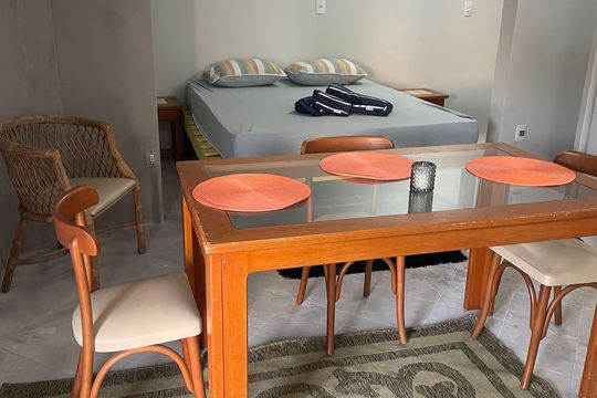 Sala de kitnet/studio para alugar com 1 quarto, 34m² em Lagoa da Conceição, Florianópolis