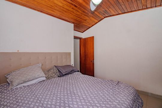Quarto 2 de casa de condomínio para alugar com 2 quartos, 97m² em Morro Santana, Porto Alegre