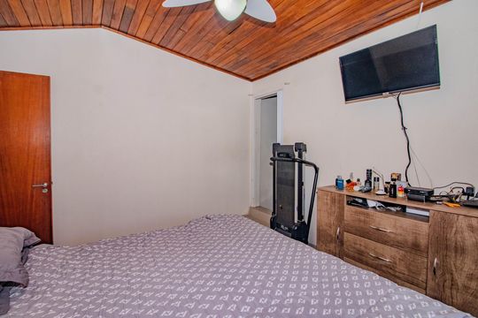 Quarto 2 de casa de condomínio para alugar com 2 quartos, 97m² em Morro Santana, Porto Alegre