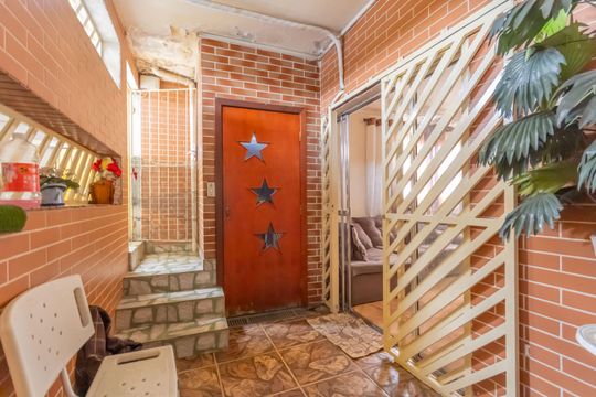 Entrada de casa para alugar com 2 quartos, 250m² em Padroeira, Osasco