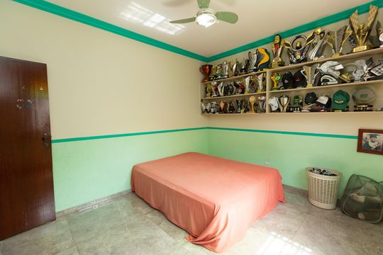 Casa à venda com 3 quartos, 377m² em Jardim Riacho das Pedras, Contagem