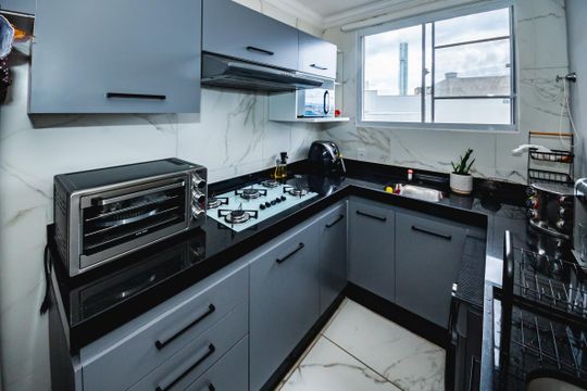 Cozinha de apartamento para alugar com 2 quartos, 45m² em Juliana, Belo Horizonte