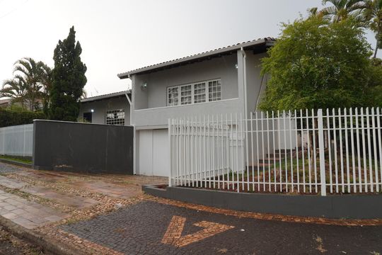 Fachada de casa para alugar com 3 quartos, 330m² em Vila Santa Catarina, Americana