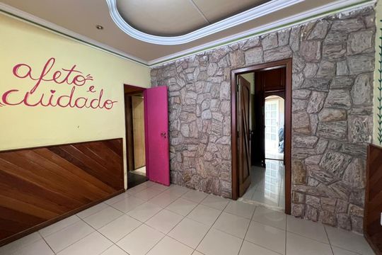 Casa à venda com 3 quartos, 300m² em Sagrada Família, Belo Horizonte
