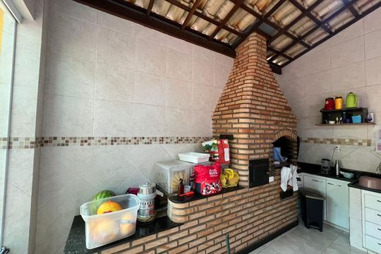 Casa à venda com 3 quartos, 300m² em Sagrada Família, Belo Horizonte