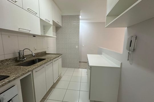 Cozinha de apartamento à venda com 2 quartos, 61m² em Jardim Tupanci, Barueri