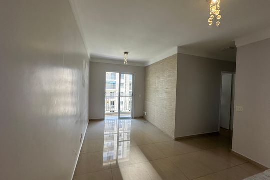 Sala de apartamento à venda com 2 quartos, 61m² em Jardim Tupanci, Barueri
