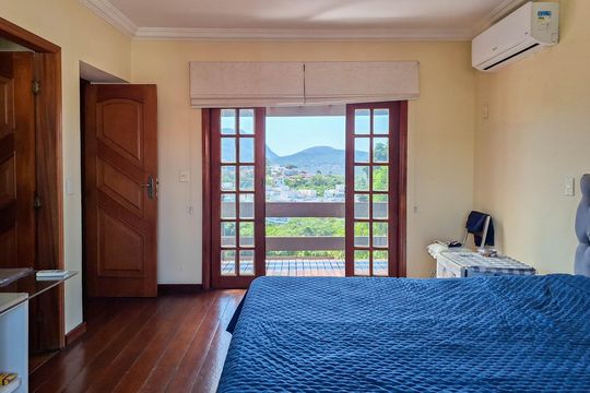Suíte 1 de casa de condomínio à venda com 3 quartos, 450m² em Jd. Piratininga, Niterói