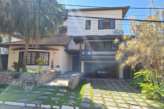 Fachada de casa de condomínio à venda com 3 quartos, 450m² em Jd. Piratininga, Niterói