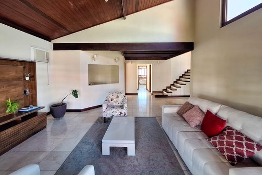 Casa de Condomínio à venda com 3 quartos, 450m² em Jd. Piratininga, Niterói
