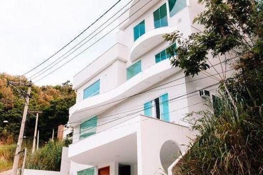 Casa à venda com 5 quartos, 373m² em Rio do Ouro, Niterói