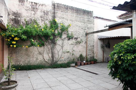 Pátio de casa à venda com 2 quartos, 175m² em Santana, Porto Alegre