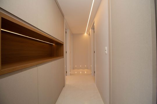 Corredor de apartamento à venda com 3 quartos, 122m² em Asa Norte, Brasília