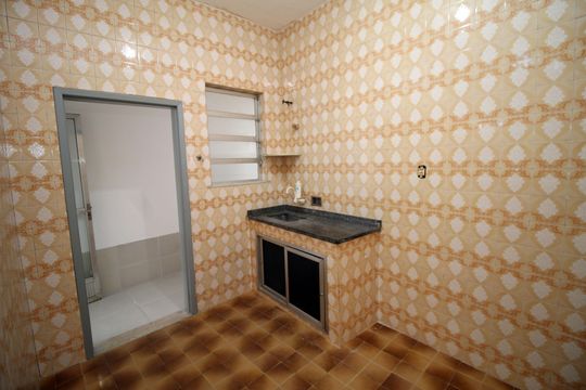 Cozinha de casa para alugar com 2 quartos, 75m² em Rocha Miranda, Rio de Janeiro