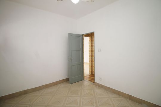 Quarto 2 de casa para alugar com 2 quartos, 75m² em Rocha Miranda, Rio de Janeiro