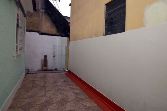 Corredor de casa para alugar com 2 quartos, 75m² em Rocha Miranda, Rio de Janeiro