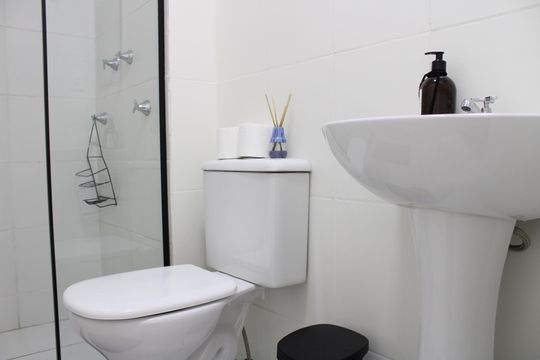 Banheiro de kitnet/studio à venda com 1 quarto, 28m² em Brás, São Paulo
