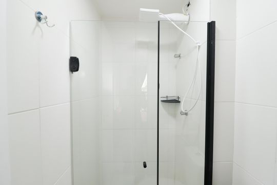 Banheiro de kitnet/studio para alugar com 0 quarto, 26m² em Tucuruvi, São Paulo