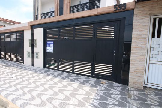 Fachada de casa para alugar com 2 quartos, 102m² em Vila Caiçara, Praia Grande