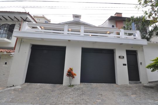 Fachada de casa para alugar com 3 quartos, 340m² em Vila Albertina, São Paulo