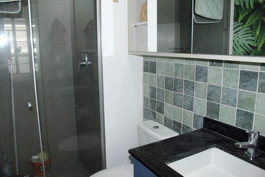 Banheiro de kitnet/studio para alugar com 1 quarto, 27m² em República, São Paulo