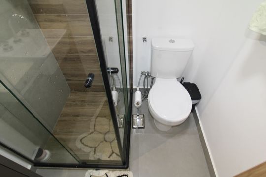 Banheiro de kitnet/studio para alugar com 1 quarto, 28m² em Tucuruvi, São Paulo