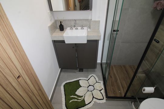 Banheiro de kitnet/studio para alugar com 1 quarto, 28m² em Tucuruvi, São Paulo