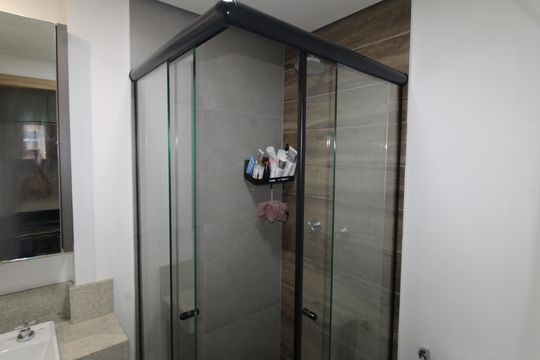 Banheiro de kitnet/studio para alugar com 1 quarto, 28m² em Tucuruvi, São Paulo