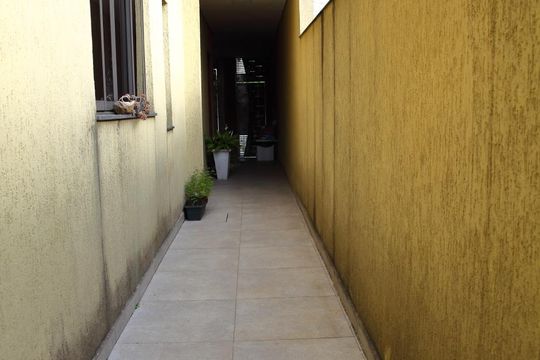 Corredor lateral  de casa à venda com 3 quartos, 259m² em Jardim Nascimento, São Bernardo do Campo