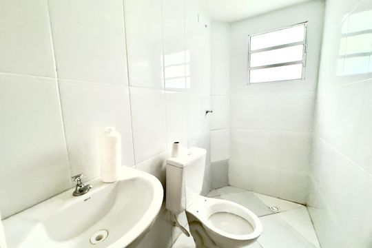 Banheiro de apartamento para alugar com 2 quartos, 45m² em Jardim Sao Luis (zona Norte), Guarulhos