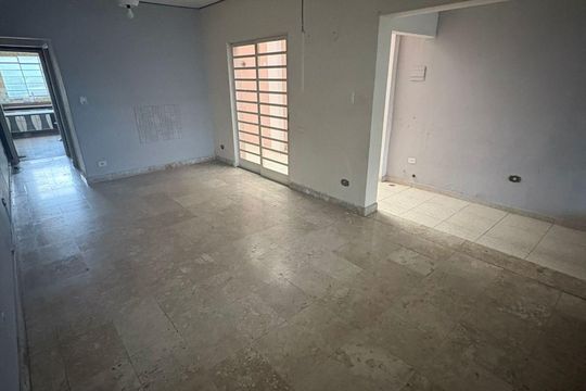 Sala de casa à venda com 3 quartos, 160m² em Vila Liviero, São Paulo