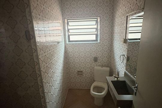 Banheiro 2 de casa à venda com 3 quartos, 160m² em Vila Liviero, São Paulo