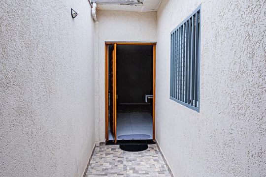 Entrada de casa para alugar com 3 quartos, 145m² em Vila Iorio, São Paulo