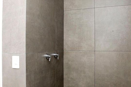 Banheiro 1 Quarto Suíte de apartamento à venda com 3 quartos, 90m² em Cidade Baixa, Porto Alegre