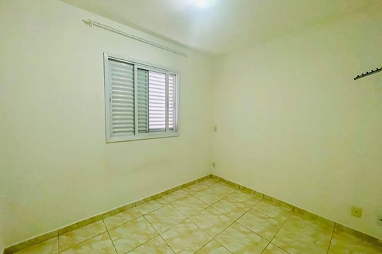 Quarto 1 de apartamento à venda com 2 quartos, 46m² em Jardim Flor da Montanha, Guarulhos