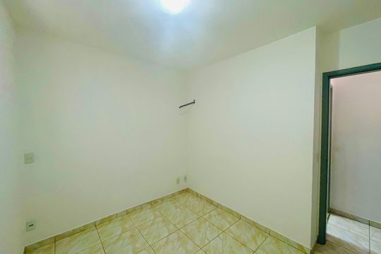 Quarto 1 de apartamento à venda com 2 quartos, 46m² em Jardim Flor da Montanha, Guarulhos