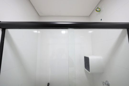 Banheiro de apartamento à venda com 2 quartos, 47m² em Vila Curuçá, Santo André