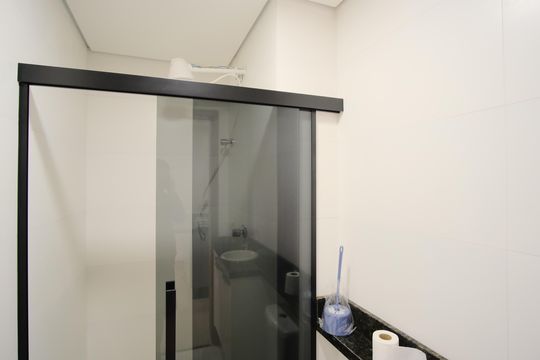 Banheiro de apartamento à venda com 2 quartos, 40m² em Vila Antonina, São Paulo