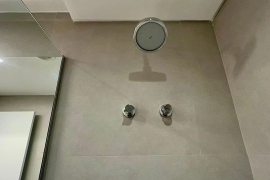 Banheiro de kitnet/studio à venda com 1 quarto, 33m² em Sumaré, São Paulo