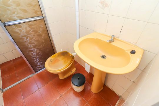 Banheiro de apartamento à venda com 2 quartos, 45m² em Jardim Redil, São Paulo