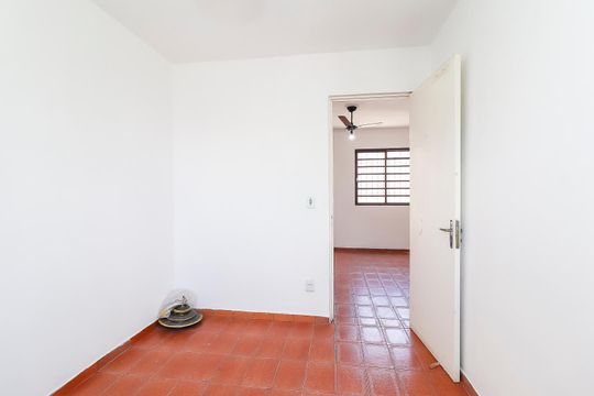 Quarto 1 de apartamento à venda com 2 quartos, 45m² em Jardim Redil, São Paulo