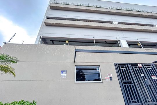 Fachada + Plaquinha de apartamento à venda com 2 quartos, 45m² em Penha de França, São Paulo