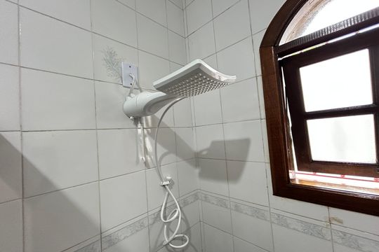 Chuveiro de casa para alugar com 3 quartos, 240m² em Pilares, Rio de Janeiro