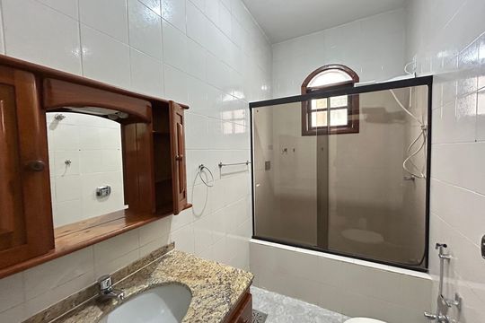 Banheiro da Suíte de casa para alugar com 3 quartos, 240m² em Pilares, Rio de Janeiro