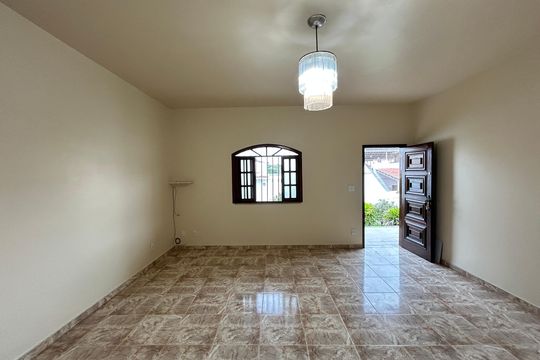 Sala de casa para alugar com 3 quartos, 240m² em Pilares, Rio de Janeiro