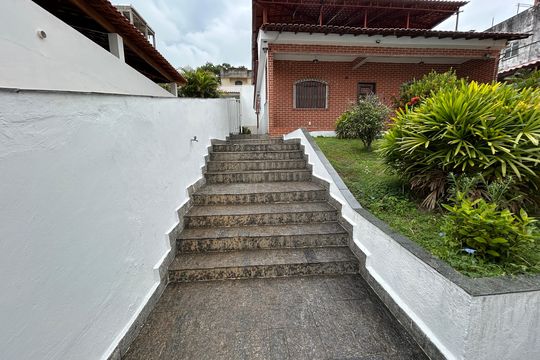 Fachada de casa para alugar com 3 quartos, 240m² em Pilares, Rio de Janeiro